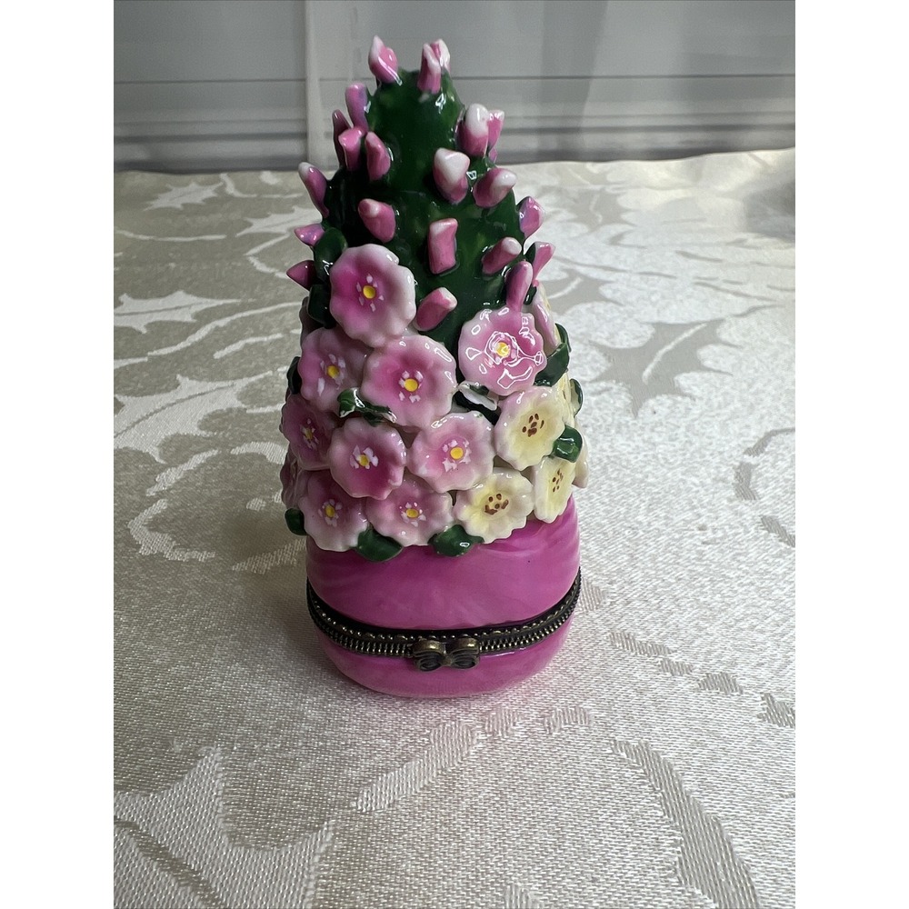 Christmas Tree  - Handmade Trinket Box - 4 Inches Multi Color Daisy's